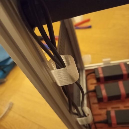 IMG_20250517_015607.jpg 2020 extrusion cable clip
