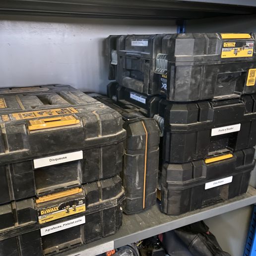 label on the side of TSTAK boxes without glue, just insert!