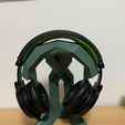 152856394_247706733506388_5025626466852473998_n.jpg Moderner Headset-Ständer aus niedrigem Poly