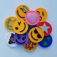 20191116_154933.jpg STL file Emoji Snap Badge Set・3D printable model to download