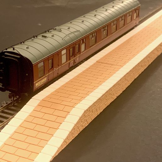 coach.jpg Quai de gare, toute longueur, six largeurs, nombreuses finitions de surface et de côté