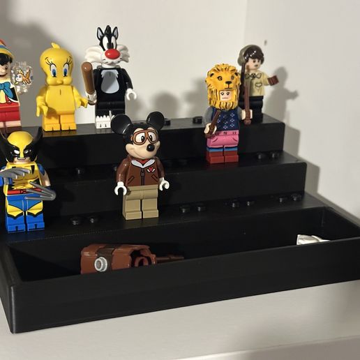 🧱 Mini figure stand for Lego with accessory storage・ STEP File