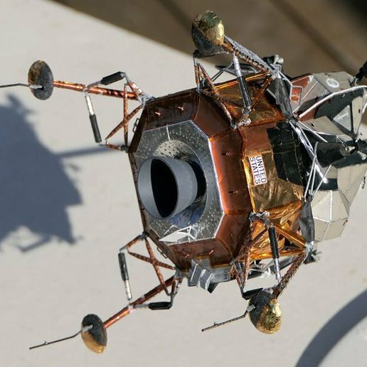 065a.jpg 1/48 - Apollo Lunar Module