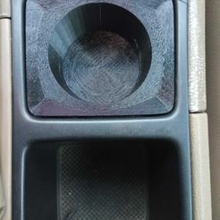 Volvo-V70-ashtray-cup-holder.jpeg Fichier STL Cendrier porte-gobelet Volvo V70 S60・Objet pour imprimante 3D à télécharger, robertslemona