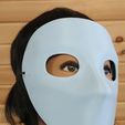 perspective-view-of-female-mannequin-in-perihelion-moretta-mask.jpg Moretta/Servetta Muta - Máscara de mascarada veneciana - Perihelion Prints