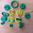 20221128_103627.jpg Set of emoticons fondant cutters, in 3 and 4 cm.