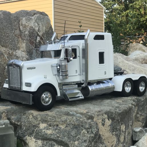 720X720-img-4441.jpeg 1/14 Escala Keny con Chasis Bundle