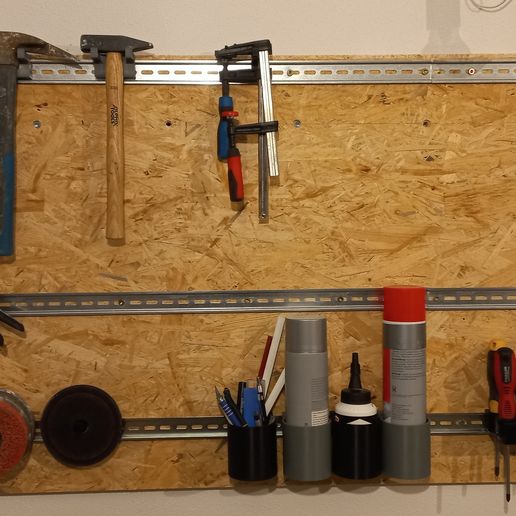 20230419_194253.jpg MUR D'OUTILS DE BASE SUR RAIL DIN