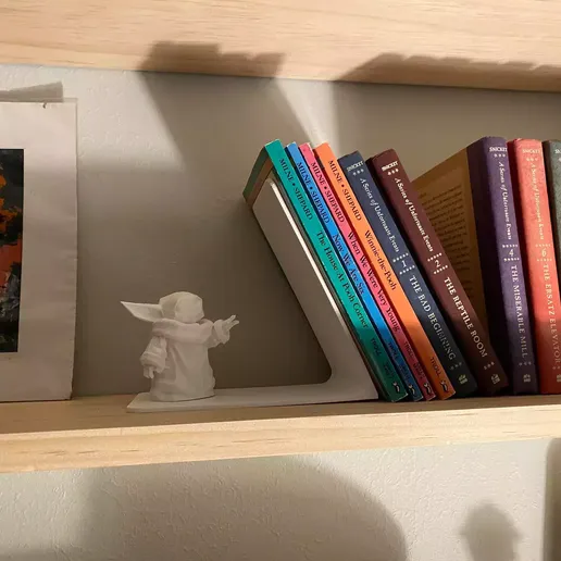 Suporte para livros / marcador de livros Baby Yoda em Low Poly.
