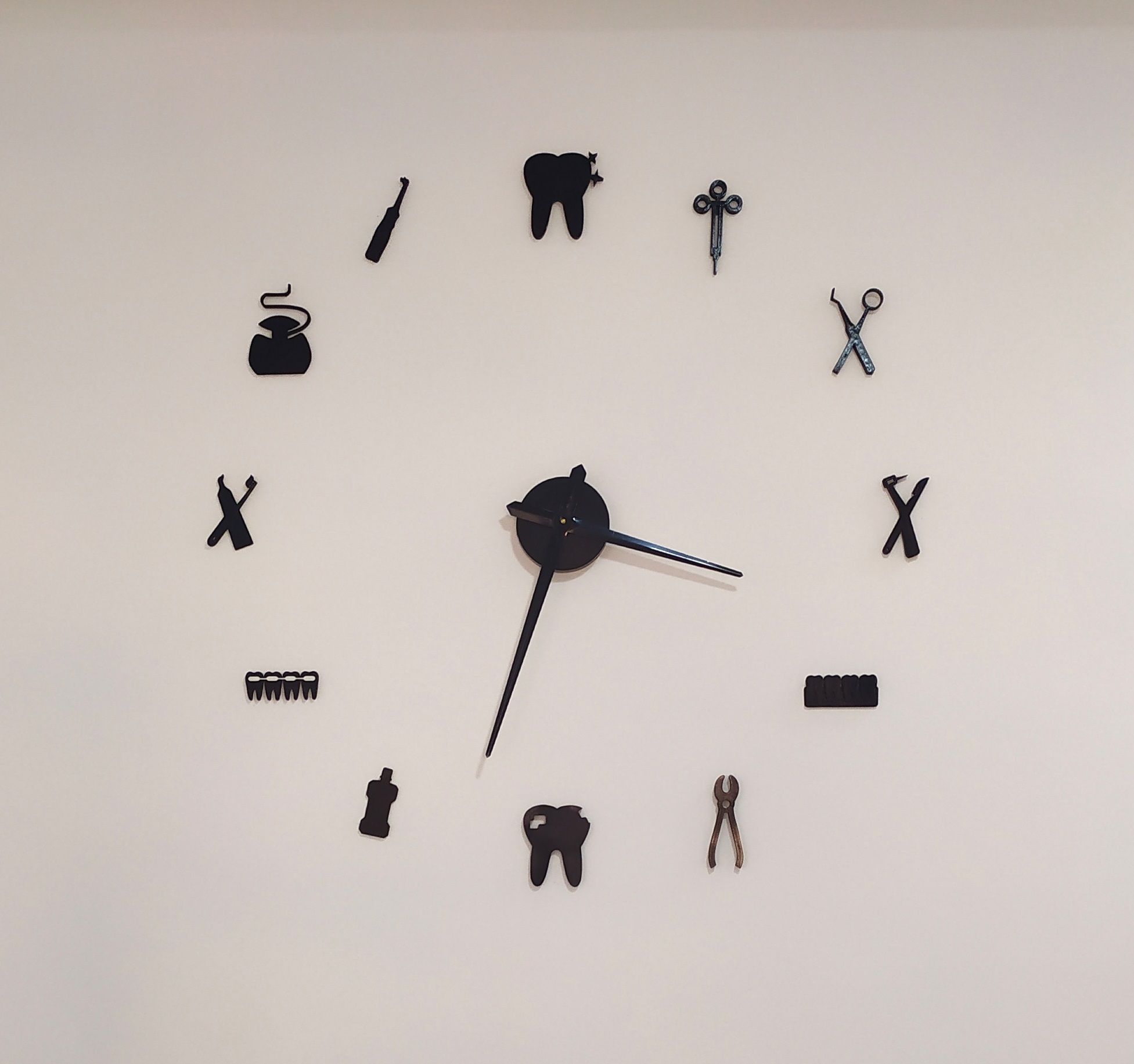 STL file Dental Office Wall Clock (1m diameter)・3D print design to