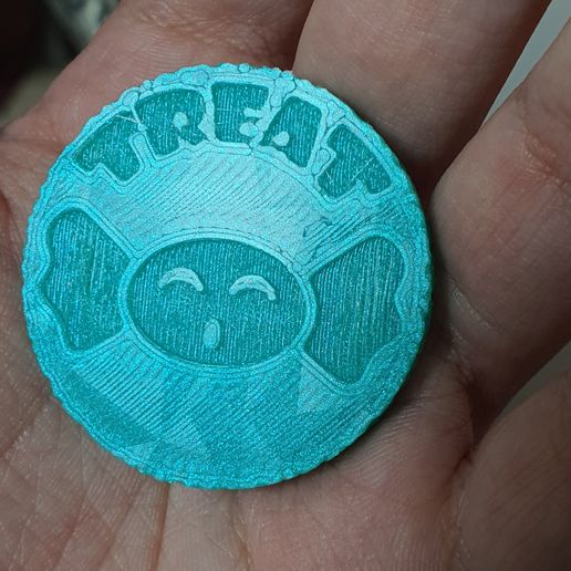 20251023_223622.jpg Conjunto de bases para copos com abóbora esculpida no Dia das Bruxas, estêncil de arte para café e moeda de flip Trick or Treat