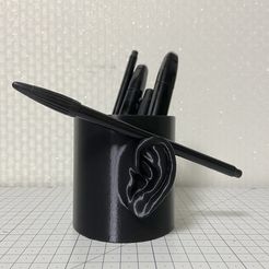 ear_pen_holder_1.jpg Archivo STL gratis Portabolígrafos para pensadores (Ear Pen Holder)・Plan de impresión en 3D para descargar
