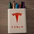 Pot-a-crayon-Tesla-fond-rouge.jpg Pot à crayons ou porte brosses à dents, etc.  Tesla 12x8x6 cm – Bi-couleur sans AMS – Insert amovible personnalisable – Desk organizer 3D