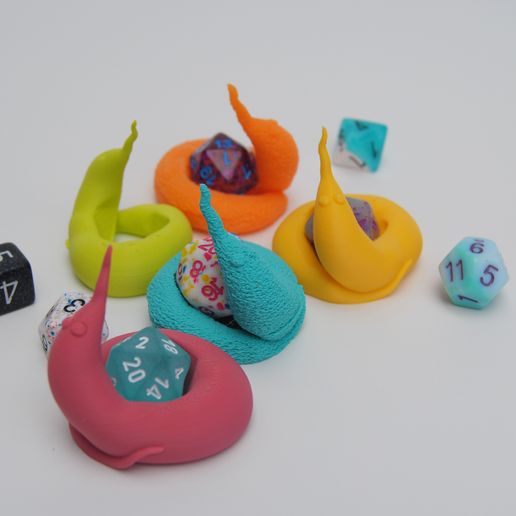 DSC_0021.jpg Worm on a D20