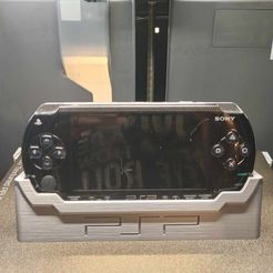 430471921_929273668670517_400879310260177445_n.jpg Sony PlayStation Portable (PSP) 1000 Stand
