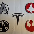 Emblems-Set.jpg Эмблемы для сменных задних эмблем Tesla Model Y