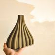 1675005571675.jpg STL file Roots Vase・Template to download and 3D print