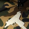 IMG_1042.JPG Llavero Micro Uzi!
