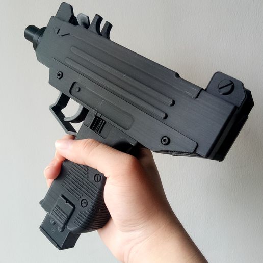 IMG20240429123338.jpg UZI Shell Ejecting Rubber Band Gun Scale 1:1