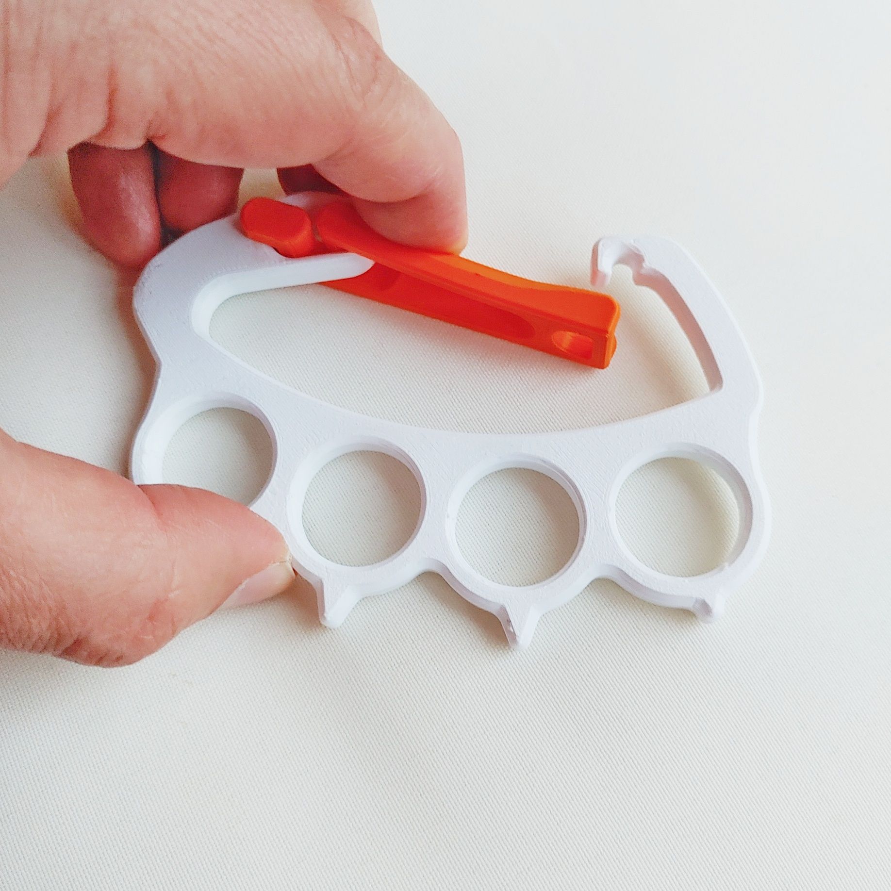 STL file Keychain brass knuckle carabiner・3D printer model to download