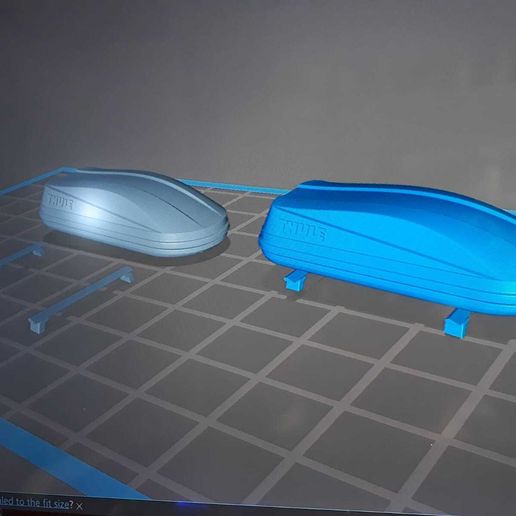 WhatsApp-Image-2025-03-03-at-14.32.43.jpeg Miniatura bagageiro cofre de techo Thule