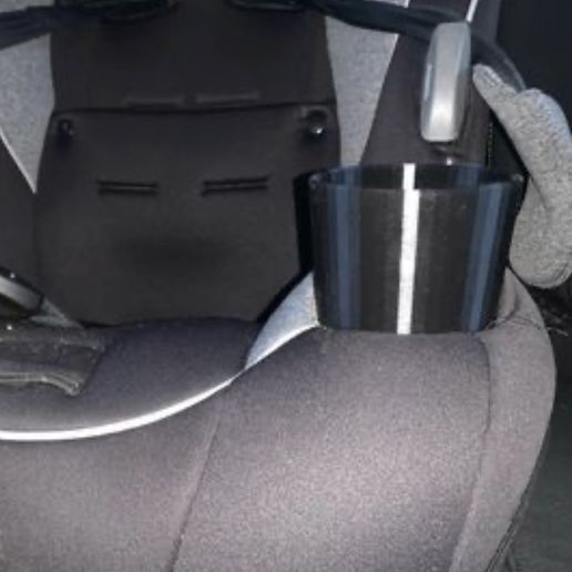 IMG_9746.jpg Sostituzione del supporto per tazza del seggiolino auto Graco