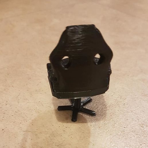 84049754_1042213376160366_8552749972037042176_n.jpg office chair