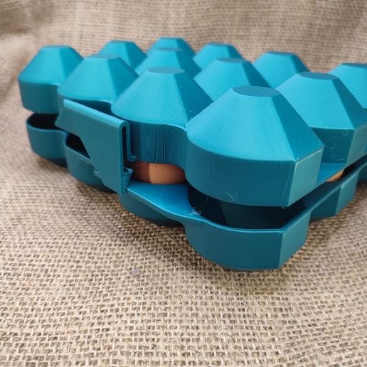 2025-09-04_13h55_19.jpg EGGBOX (x12) v2025 - Print in place - Stackable - Screwless
