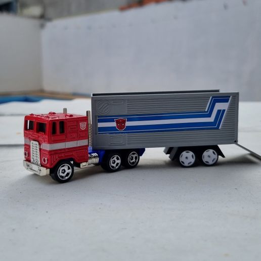 3.jpeg Optimus Prime Hot Wheels Trailer Add-On | 1:64 Scale Matchbox Compatible | Porte arrière fonctionnelle + Rampe