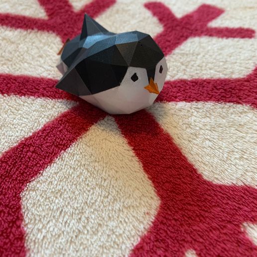 Penguin-front-1.jpg Pengiun sliding low poly