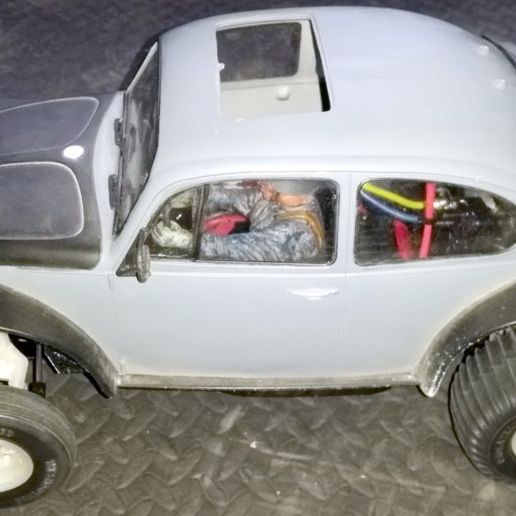 dt02shellon.jpg DT02 Sand Scorcher body mount+links to complete the look