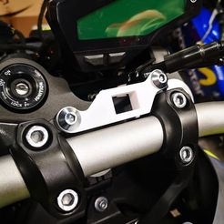 135650328_10214071348576784_2465412190365935998_n.jpg Soporte USB MT09 RN43 Yamaha