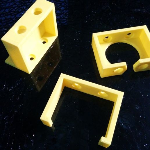 IMG_20141105_141438.jpg customizable Socket Outlet Mount / Anpassbare Steckdosenleistenhalter