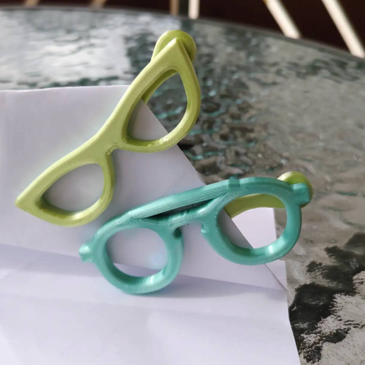 Magnetic Glasses Pins 3D model