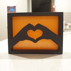 20200716_180617.jpg Free STL file Heart Hands Shelf Ornament・3D printing template to download