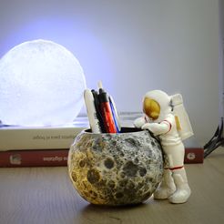 _DSC0076.jpg Astronaut Moon Organizer Pencil Holder