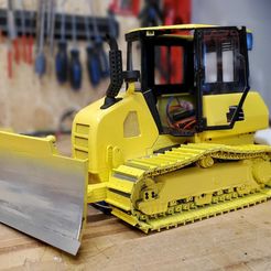 dozer-3.jpg Yellow RC Dozer