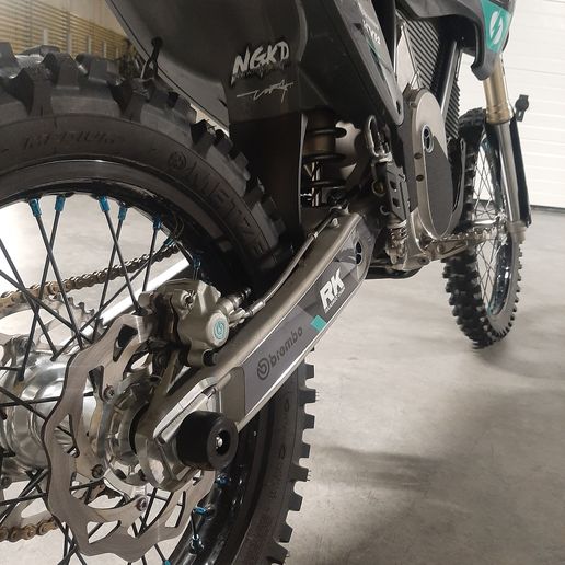 20250929_114517.jpg Stark Varg Axle Sliders