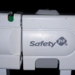 2438a.jpg Fichier 3D gratuit Pièce de réparation pour la barrière pour enfants Easy Setup Walk Thru de Safety 1st・Design imprimable en 3D à télécharger