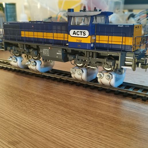 IMG_20190727_202449.jpg Bancada de teste de rolos à escala HO super barata