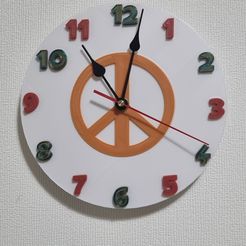 20230324_230128.jpg Peace and Love Clock