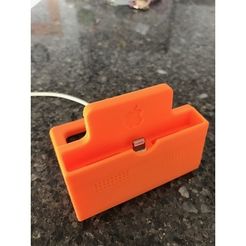 ac0e78533d34f9c91ff81f50b95172c5_preview_featured.JPG Base para iPhone 7 con funda de piel delgada