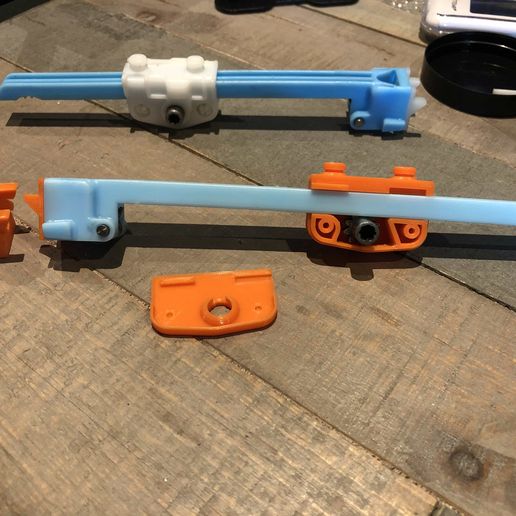 64156841619-BE0B20A7-D6EE-4D90-9302-A524D6EEDAFA-min.jpg Mercedes Benz HEADREST MEC 1409700126 Alternative