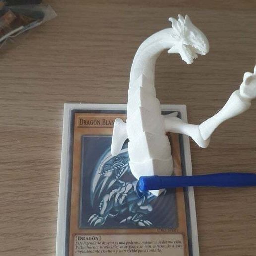 20201001_160610.jpg Blauäugiger weißer Drache mit Ständer