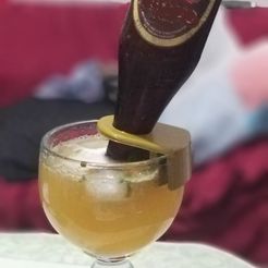 Con-MojitoCerveza-Moreno-s.jpeg Fichier STL Clip pour maintenir la bouteille dans un pot ou une tasse・Modèle pour imprimante 3D à télécharger