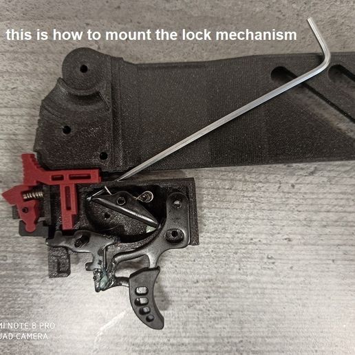 redback-magazin-schloss-montage.jpg T23-408 弹匣，用于 Horizone Redback 手枪弩多连发弩弹匣 + 额外的激光前置机身！！