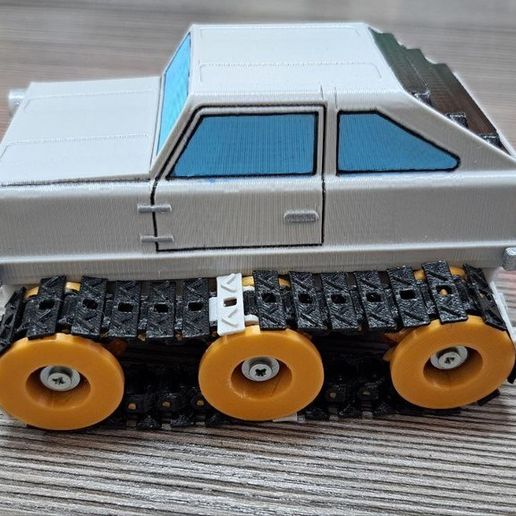 photo_3.jpg "Beast" - a small tracked RC vehicle.
