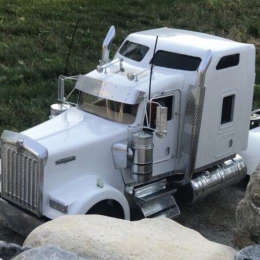 720X720-img-4450.jpeg 1/14 Escala Keny con Chasis Bundle