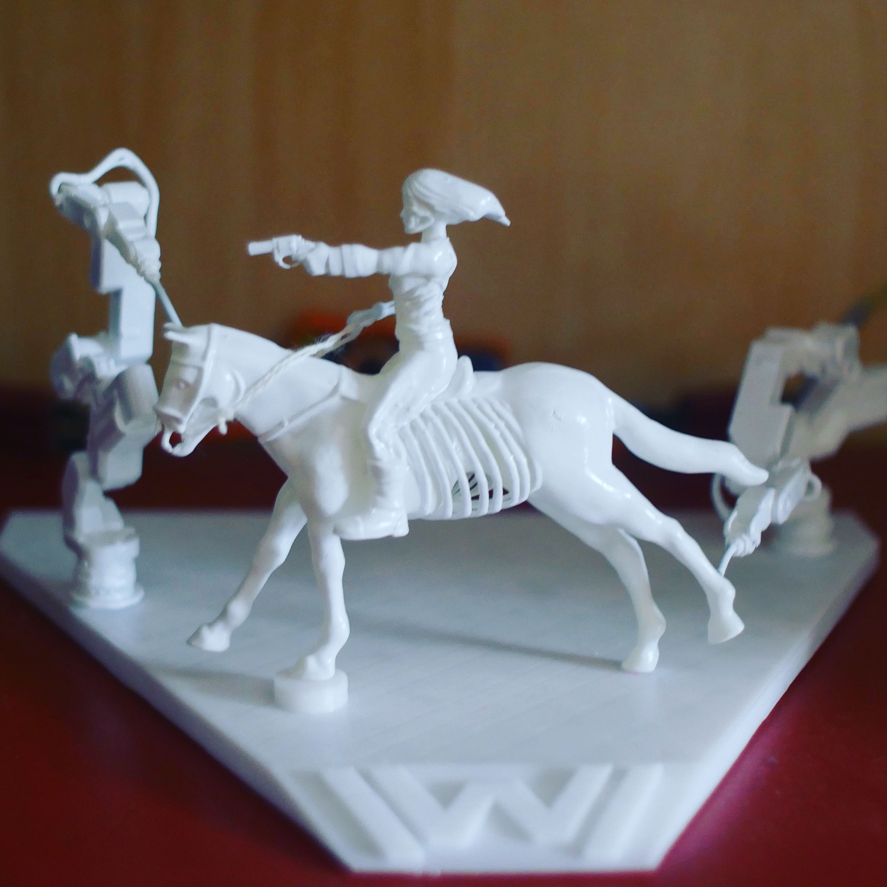D35D3D17-C7AB-4345-B564-DCD1F3C2EBE0.JPG Fichier STL Westworld diorama, femme à cheval・Modèle pour impression 3D à télécharger, MarcoMota3DPrints