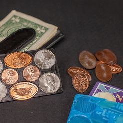FLAT_PENNY_CHANGE_HOLDER_720.jpg Archivo STL gratuito Porta-cambios plano para monedas de un centavo・Objeto imprimible en 3D para descargar